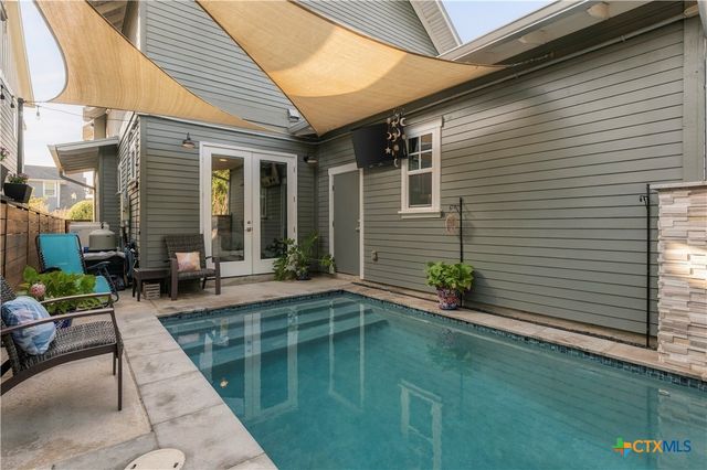 1112 Hauptstrasse, New Braunfels, TX 78130
