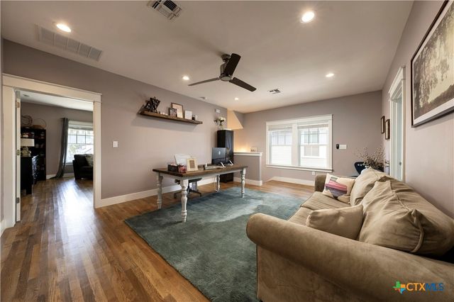1112 Hauptstrasse, New Braunfels, TX 78130