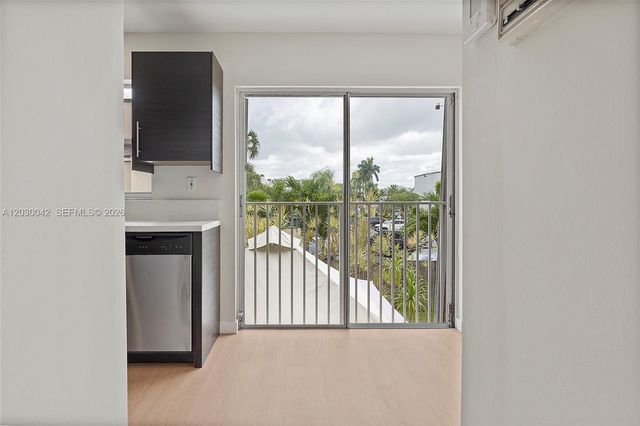 8631 NW 4th Terrace 1001, Miami, FL 33126