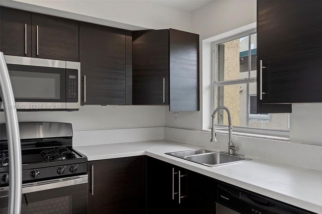 8631 NW 4th Terrace 1001, Miami, FL 33126