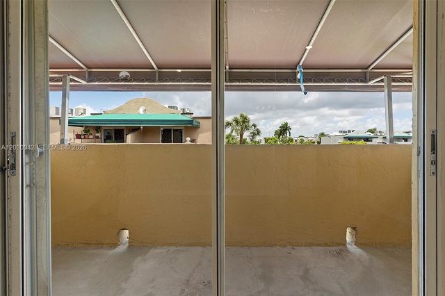 8631 NW 4th Terrace 1001, Miami, FL 33126