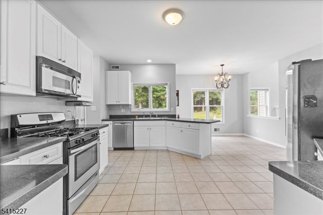 14 Elizabeth Ave, Washington Twp., NJ 07882