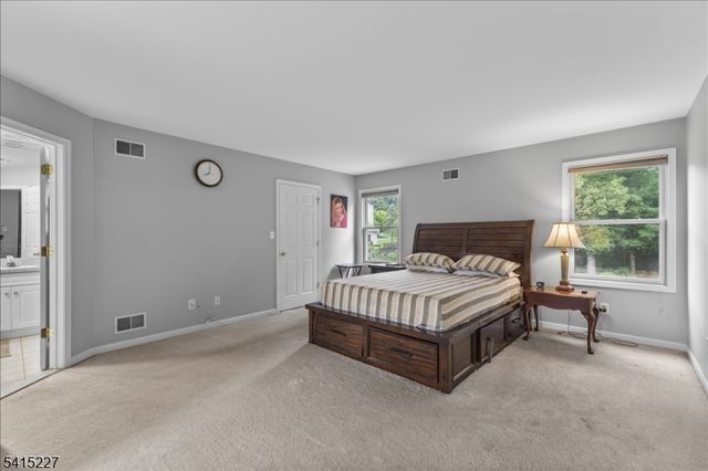 14 Elizabeth Ave, Washington Twp., NJ 07882