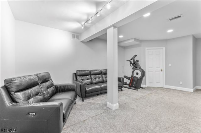 14 Elizabeth Ave, Washington Twp., NJ 07882