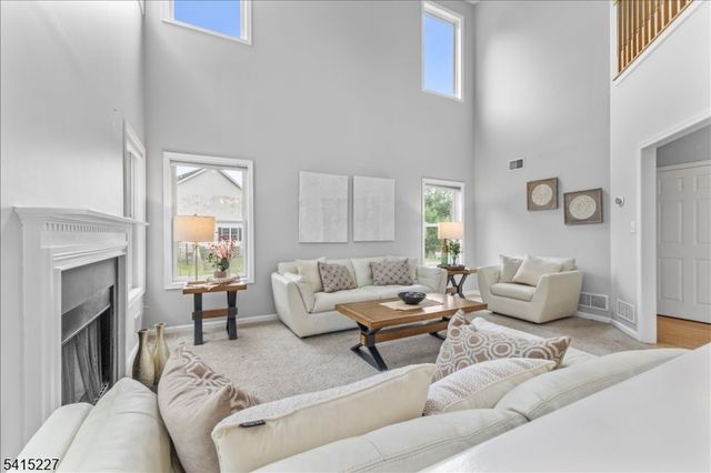 14 Elizabeth Ave, Washington Twp., NJ 07882