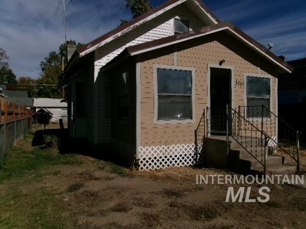 510 E 3rd St, Emmett, ID 83617 photo 2