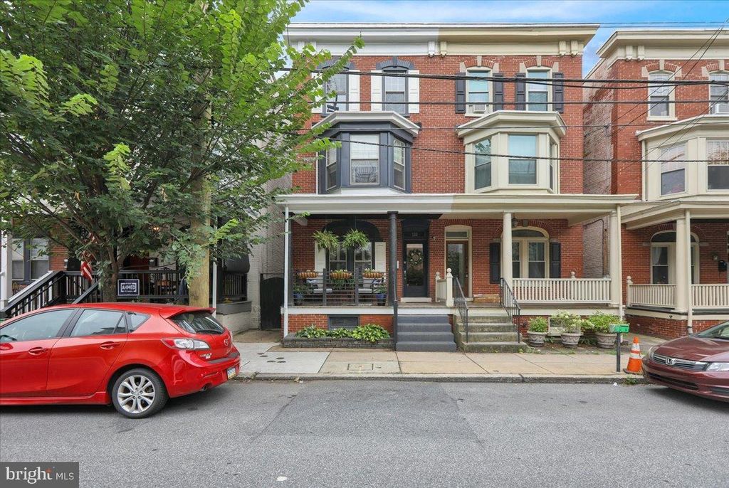 120 E JAMES ST, Lancaster, PA 17602