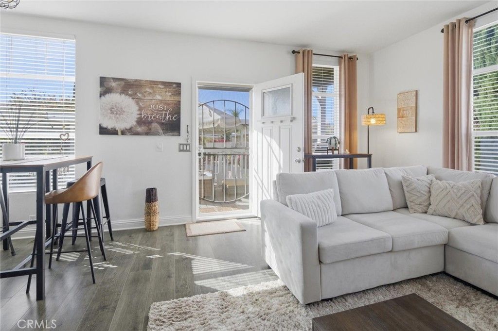 Image 5 of property listing at 3700 Buchanan 103, Riverside, CA 92503