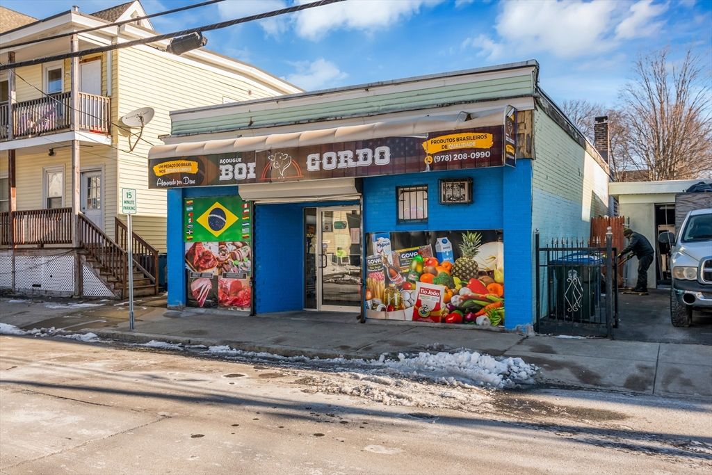 34 Brookfield St, Lawrence, MA 01843