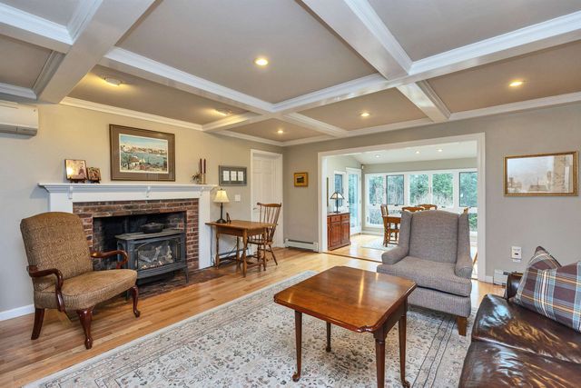 7 village woods Drive, Amherst, NH 03031