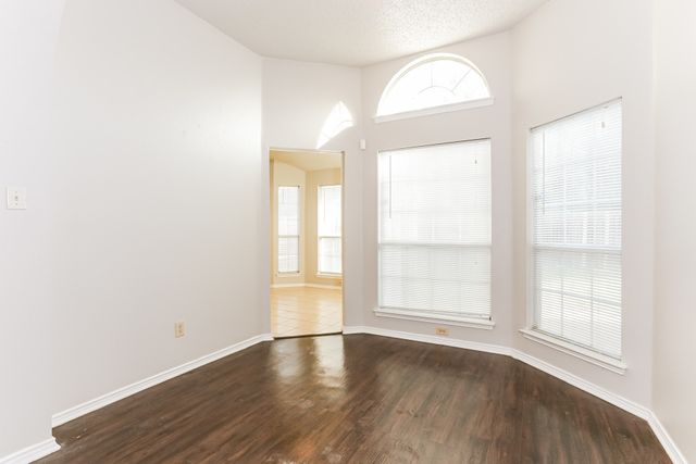 5309 Tennis Villa Drive, Arlington, TX 76017