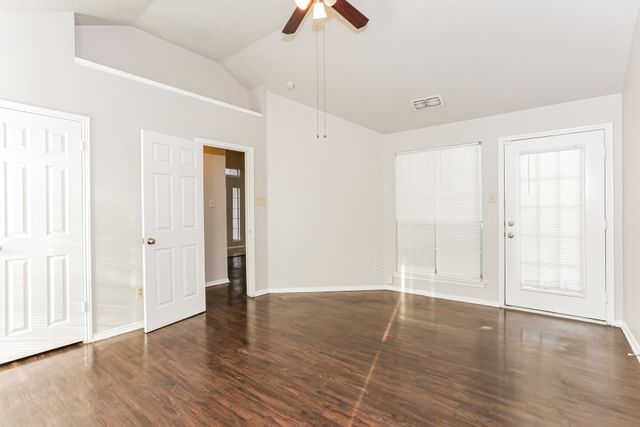 5309 Tennis Villa Drive, Arlington, TX 76017