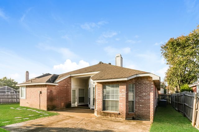 5309 Tennis Villa Drive, Arlington, TX 76017