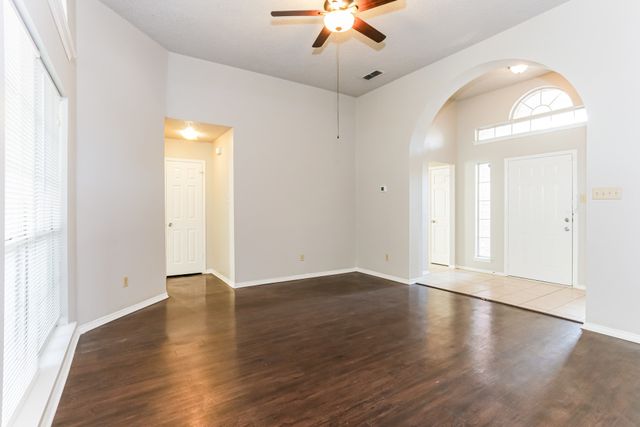 5309 Tennis Villa Drive, Arlington, TX 76017