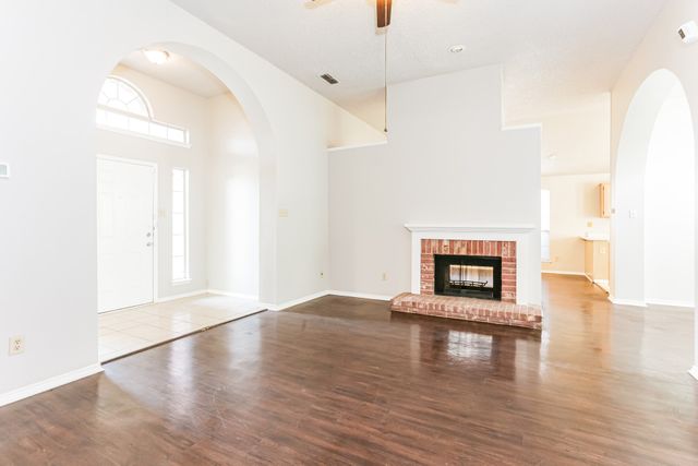 5309 Tennis Villa Drive, Arlington, TX 76017