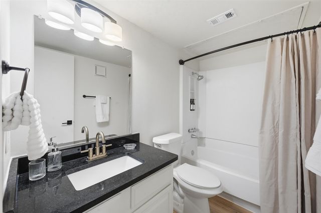 2505 Wedglea Drive 108, Dallas, TX 75211