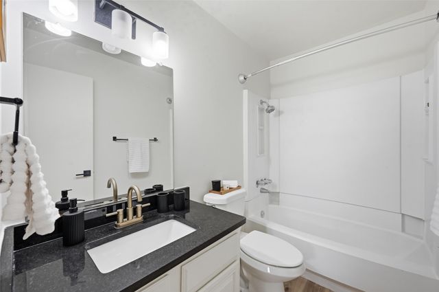 2505 Wedglea Drive 108, Dallas, TX 75211