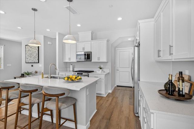 4159 Vincent Road, Madera, CA 93636