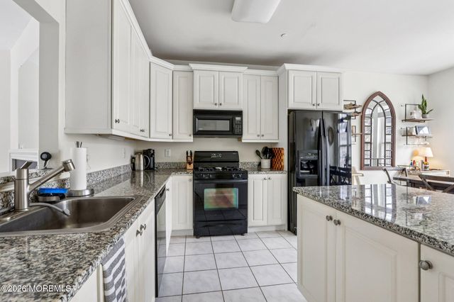 14 W Aspen Way, Matawan, NJ 07747