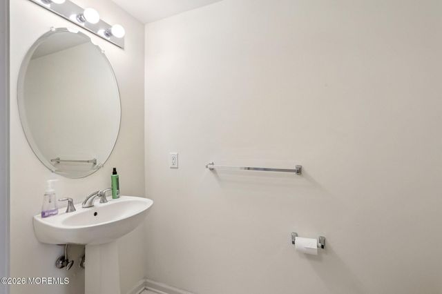 14 W Aspen Way, Matawan, NJ 07747