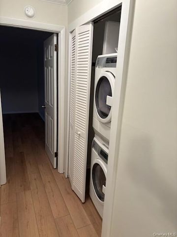 221 N Middletown Road C, Pearl River, NY 10965