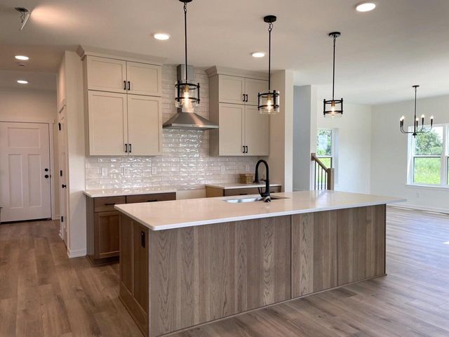W275N8210 Harvest COURT, Hartland, WI 53029
