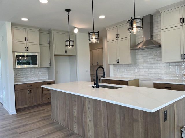 W275N8210 Harvest COURT, Hartland, WI 53029
