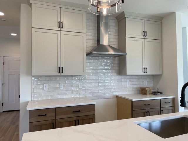 W275N8210 Harvest COURT, Hartland, WI 53029