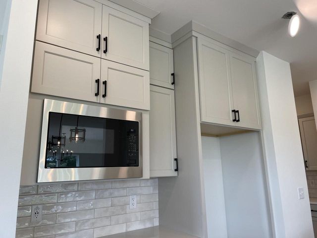 W275N8210 Harvest COURT, Hartland, WI 53029