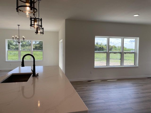 W275N8210 Harvest COURT, Hartland, WI 53029