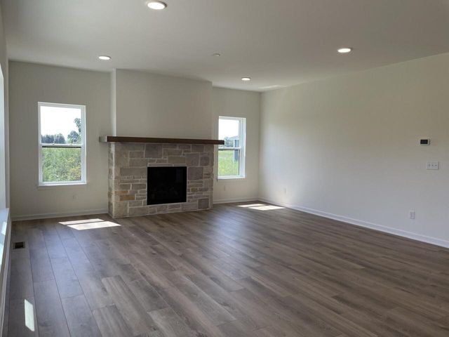 W275N8210 Harvest COURT, Hartland, WI 53029
