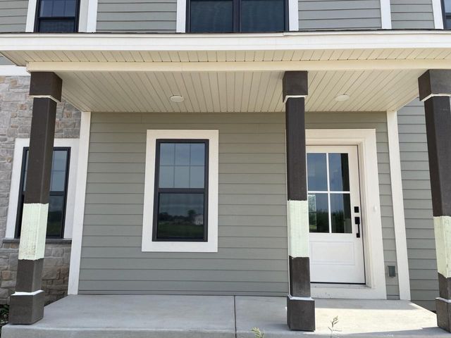 W275N8210 Harvest COURT, Hartland, WI 53029