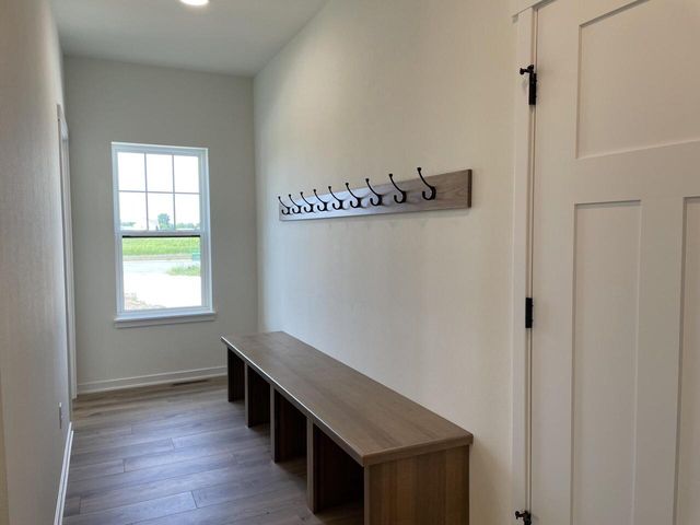 W275N8210 Harvest COURT, Hartland, WI 53029