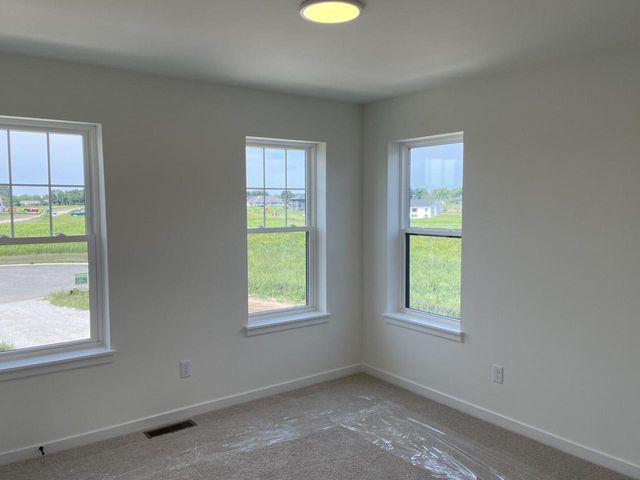 W275N8210 Harvest COURT, Hartland, WI 53029