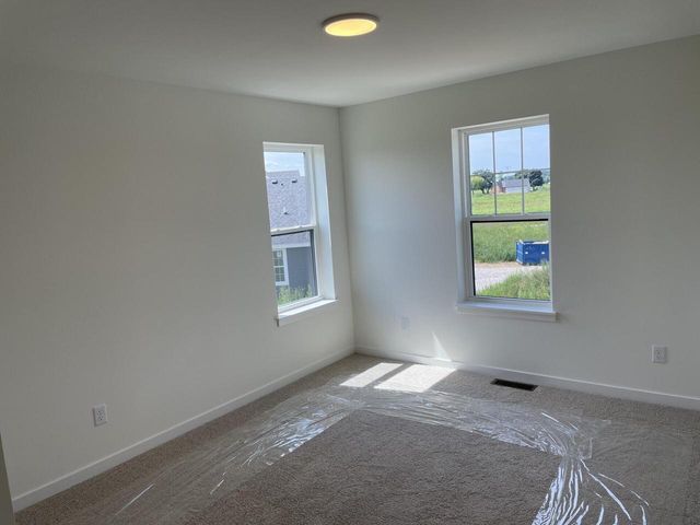 W275N8210 Harvest COURT, Hartland, WI 53029