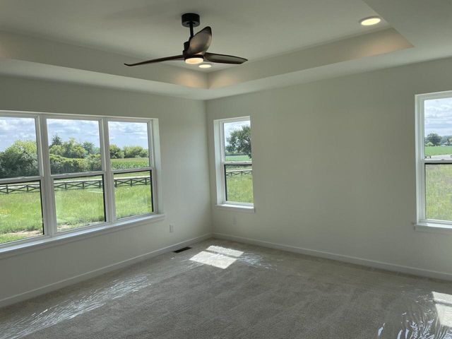 W275N8210 Harvest COURT, Hartland, WI 53029