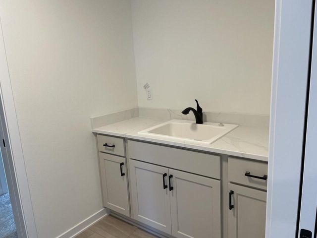 W275N8210 Harvest COURT, Hartland, WI 53029