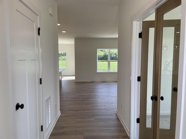 W275N8210 Harvest COURT, Hartland, WI 53029