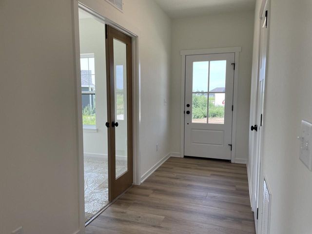 W275N8210 Harvest COURT, Hartland, WI 53029