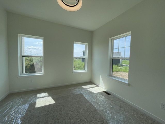 W275N8210 Harvest COURT, Hartland, WI 53029