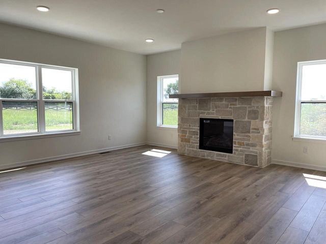W275N8210 Harvest COURT, Hartland, WI 53029