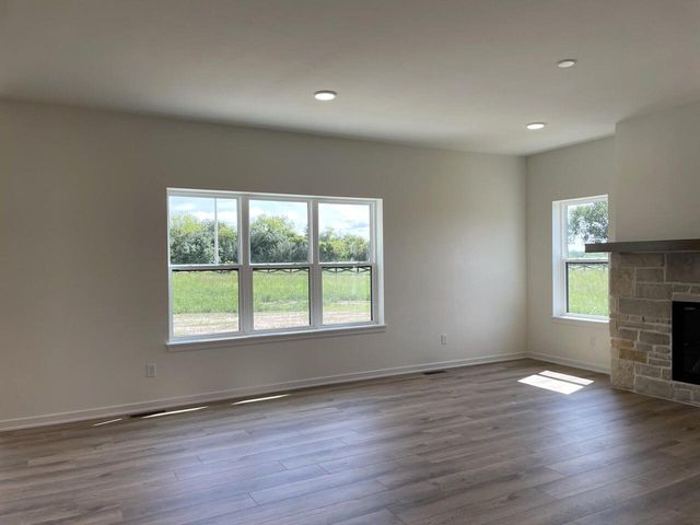 W275N8210 Harvest COURT, Hartland, WI 53029