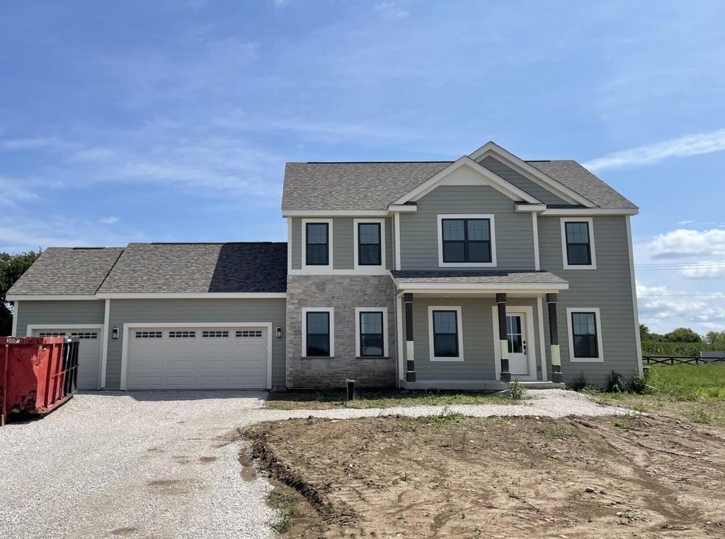W275N8210 Harvest COURT, Hartland, WI 53029