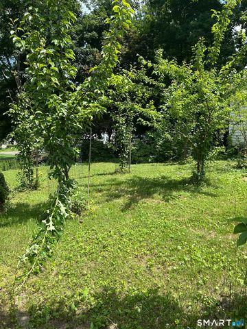 327 North Hoadley Street, Naugatuck, CT 06770