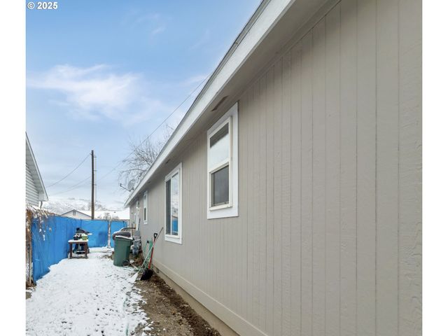 2084 18TH St, Baker City, OR 97814