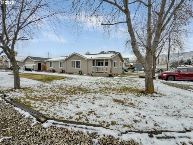 2084 18TH St, Baker City, OR 97814