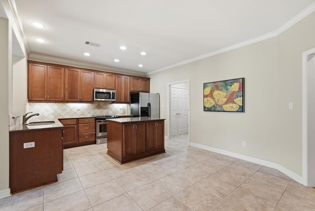 17 Chapman Ln, Little Rock, AR 72211