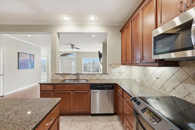 17 Chapman Ln, Little Rock, AR 72211