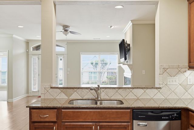 17 Chapman Ln, Little Rock, AR 72211