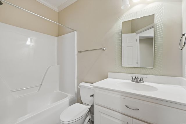 17 Chapman Ln, Little Rock, AR 72211